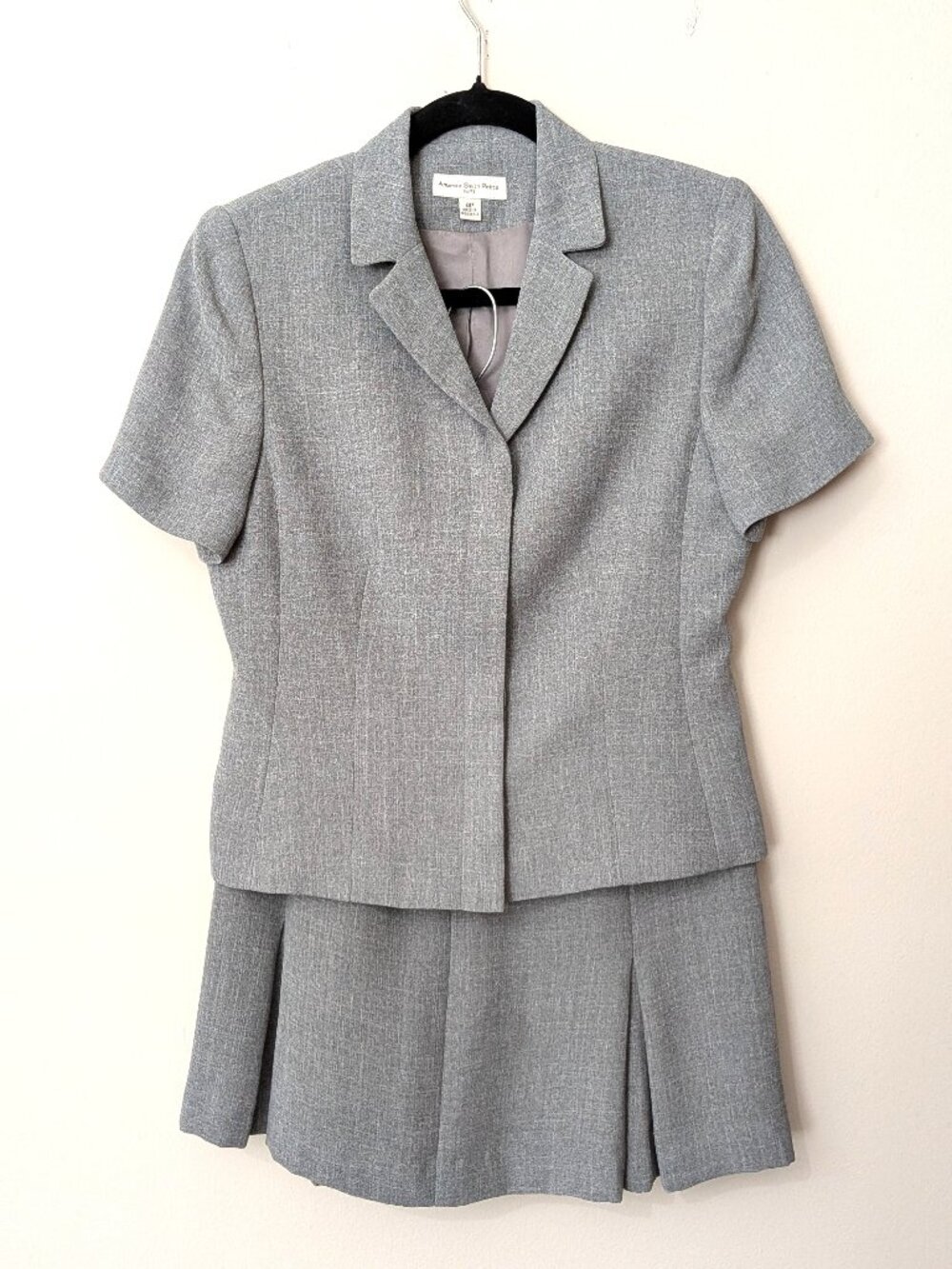 Amanda Smith Petite Women’s Gray Skirt Suit Set – Size 4P